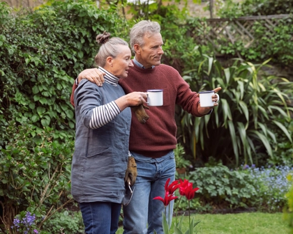 Vediamo una persona in un ambiente casalingo