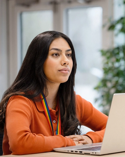 Un membro del team GSK in ascolto.