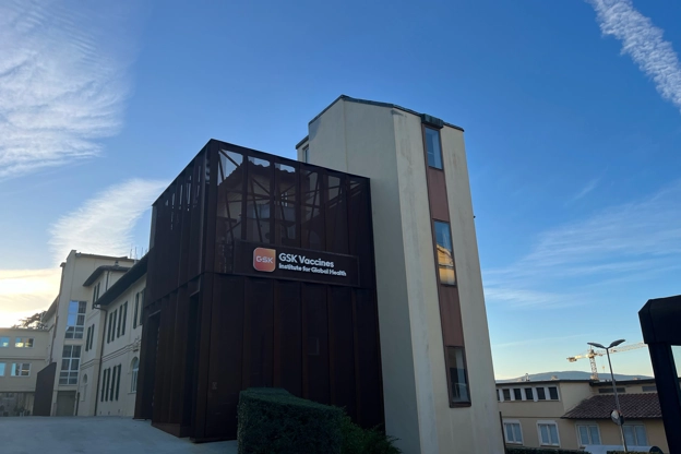 Edificio GVGH Siena con insegna