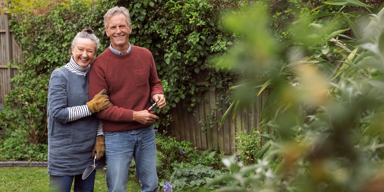 Vediamo una persona in un ambiente casalingo