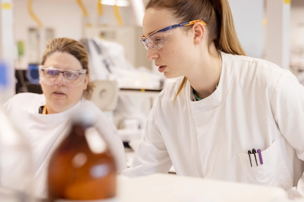 Laboratorio RD e scienziati che collaborano